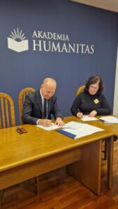 Podpisanie porozumienia w Akademii Humanitas.