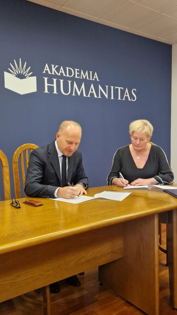 Podpisanie porozumienia w Akademii Humanitas.