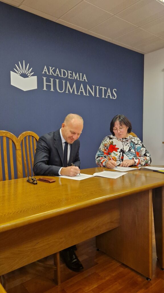 Podpisanie porozumienia w Akademii Humanitas.