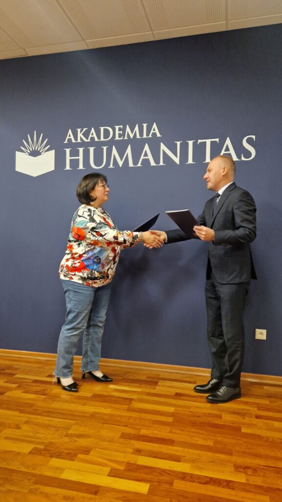 Podpisanie porozumienia w Akademii Humanitas.