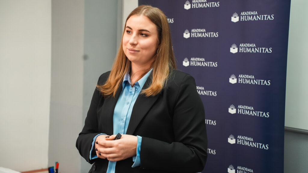 Na zdjęciu doradca edukacyjny Pani Magdalena Ptak