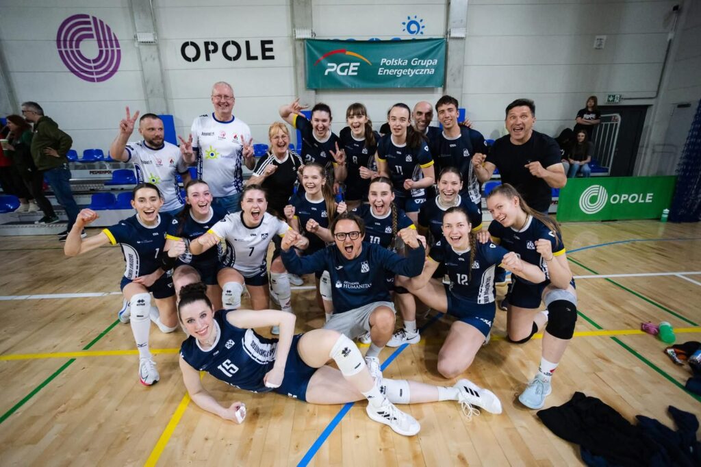 Zdjęcie przestawia siatkarki AZS Humanitas