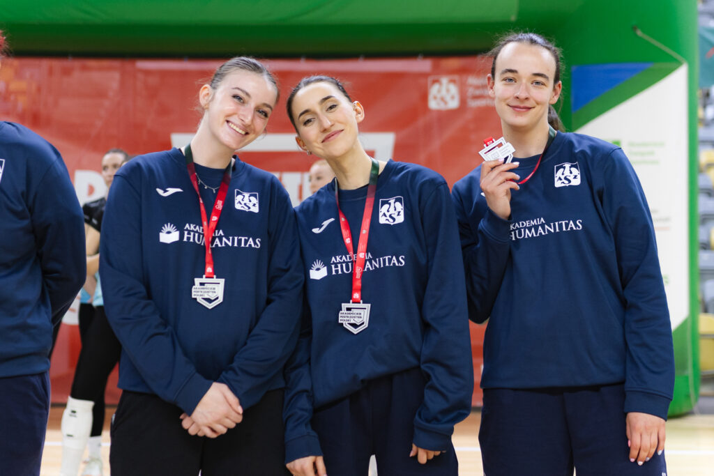 Zdjęcie przestawia siatkarki AZS Humanitas