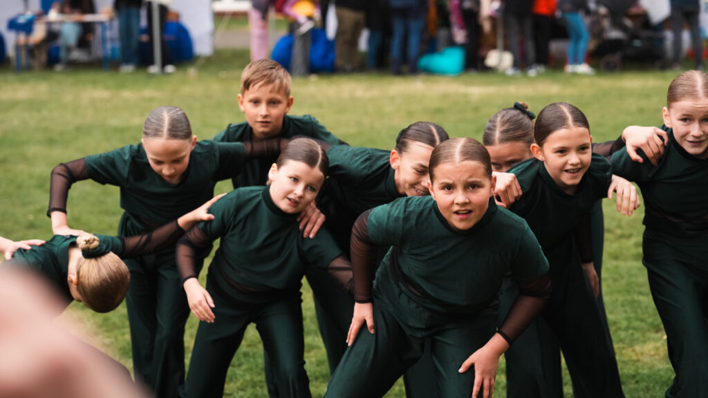 Zdjęcie grupy tanecznej z Pikniku Naukowego w Rybniku