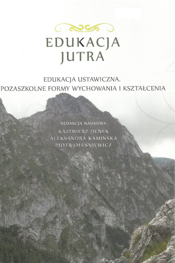 Okładka książki przedstawia skalisty górski krajobraz z wysokim szczytem na tle jasnego, pochmurnego nieba. U góry widnieje tytuł „Edukacja jutra”, a poniżej podtytuł o edukacji ustawicznej i pozaszkolnych formach wychowania i kształcenia. W centralnej części umieszczono nazwiska redaktorów naukowych: Kazimierz Denek, Aleksandra Kamińska i Piotr Oleśniewicz. Całość utrzymana jest w stonowanej, jasnej kolorystyce z czytelną typografią.