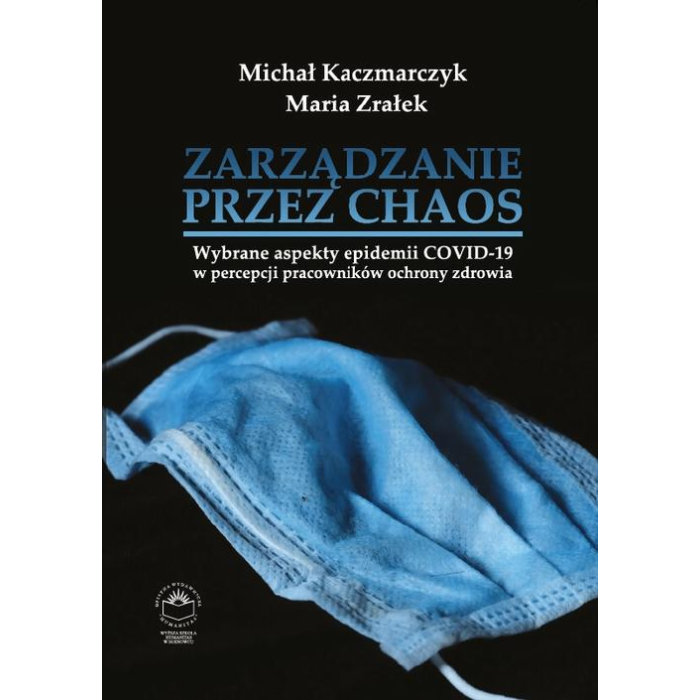 Okładka książki na czarnym tle. U góry widoczne są nazwiska autorów Michała Kaczmarczyka i Marii Zrałek oraz tytuł „Zarządzanie przez chaos”. Na dole przedstawiono niebieską maseczkę ochronną, która symbolicznie nawiązuje do tematyki pandemii COVID 19 i ochrony zdrowia.