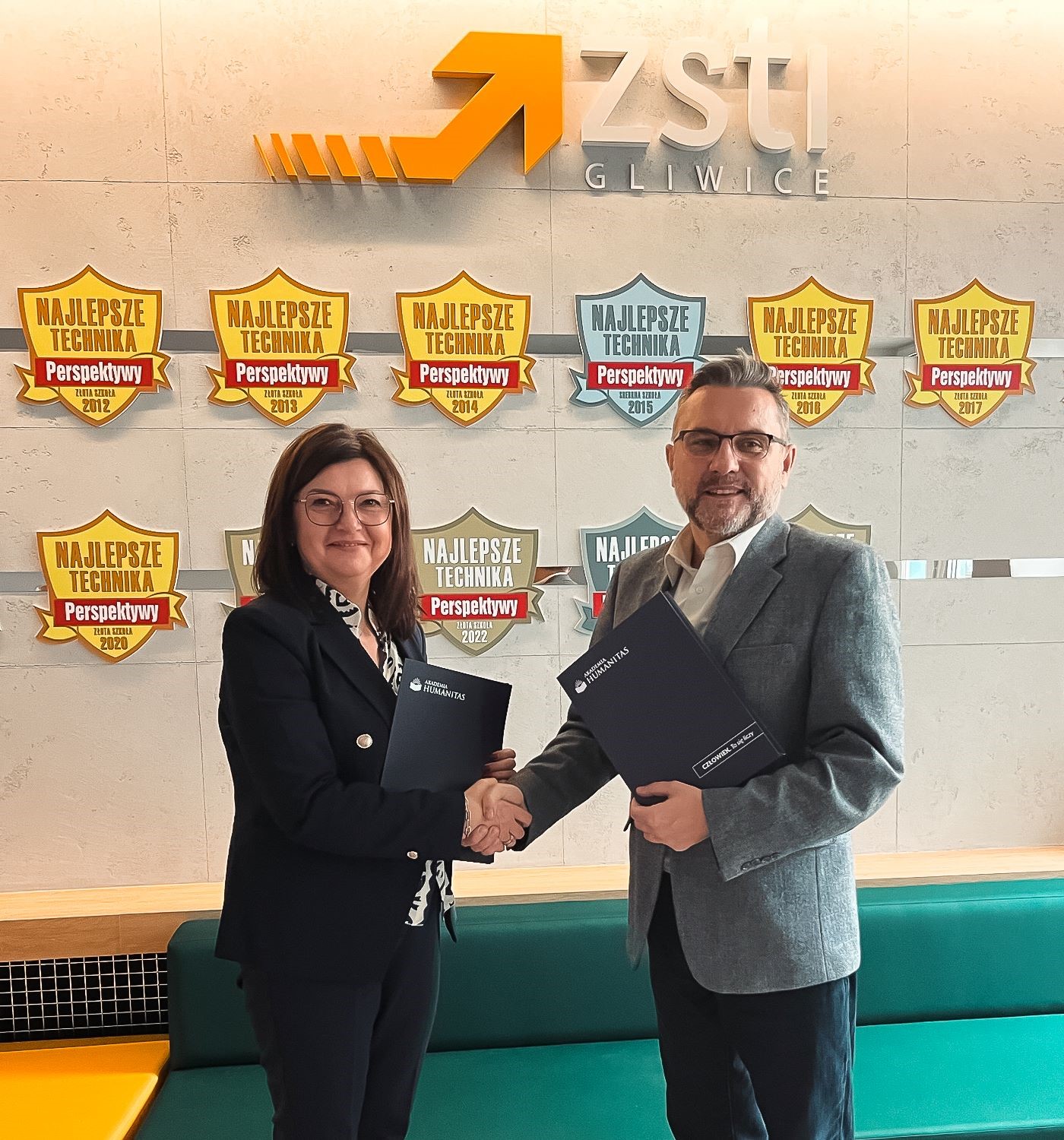 Na zdjęciu Dyrektor Janusz Magiera oraz Dziekan Wydziału Nauk Stosowanych Ewa Kraus