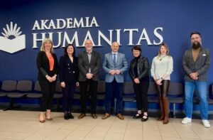 Na zdjęciu stoją przedstawiciele Sosnowieckiej Delegatury RIG