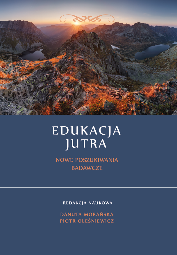„Okładka książki. W górnej części panoramiczne zdjęcie górskiego krajobrazu o wschodzie słońca, z ostrymi graniami i jeziorami w dolinach. W dolnej części jednolite, ciemnoniebieskie tło z białym i pomarańczowym tekstem. Widoczny tytuł: »Edukacja jutra. Nowe poszukiwania badawcze«. Na dole informacja o redakcji naukowej: Danuta Morańska, Piotr Oleśniewicz.”