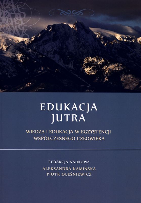 Okładka książki „Edukacja jutra. Wiedza i edukacja w egzystencji współczesnego człowieka”. Górną część zajmuje fotografia ośnieżonych gór w ciemnej, wieczornej kolorystyce, z widocznymi szczytami oświetlonymi światłem. W lewym górnym rogu znajduje się dekoracyjny, półprzezroczysty ornament, a nad szczytami subtelny motyw graficzny. Dolna część okładki ma jednolite, granatowe tło. Na środku umieszczony jest tytuł książki dużą, jasną czcionką, poniżej podtytuł mniejszym tekstem. W dolnej części widnieje informacja o redakcji naukowej: Aleksandra Kamińska i Piotr Oleśniewicz.