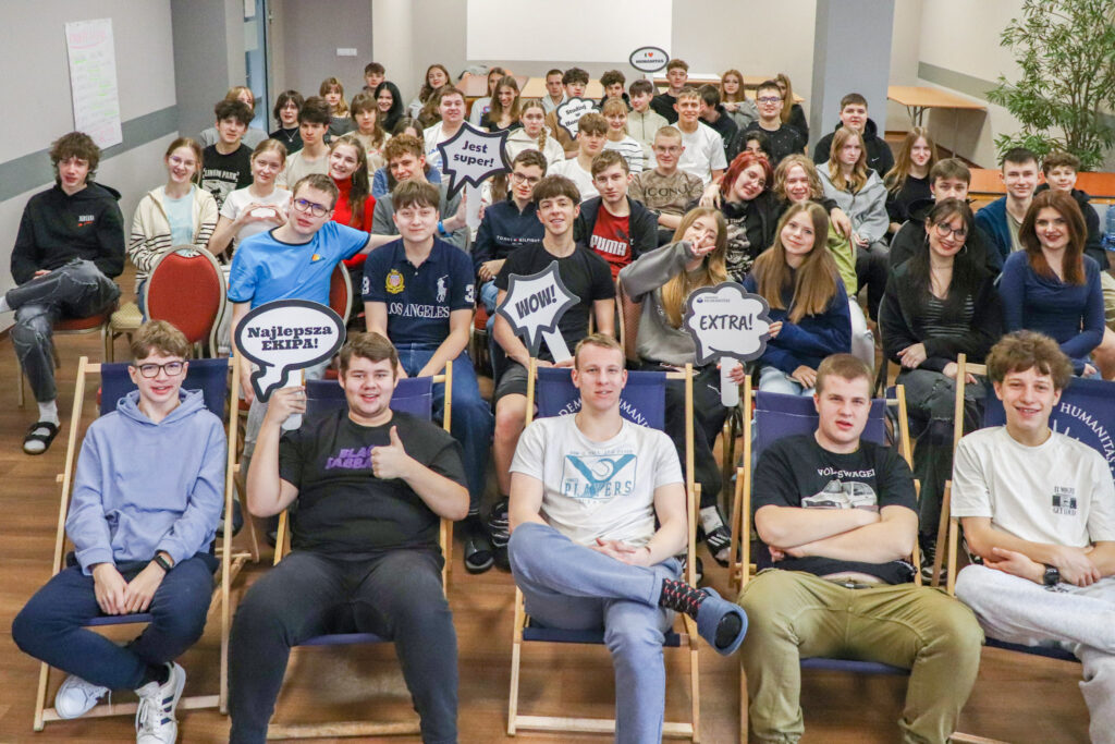 Wspólne zdjęcie uczestników Szkoły Zimowej. 