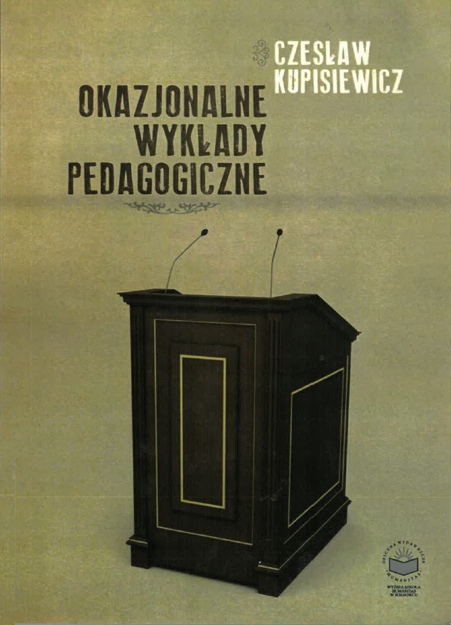 Okładka książki z tytułem „Okazjonalne wykłady pedagogiczne” na tle w odcieniu oliwkowym. W górnej części widnieje nazwisko autora „Czesław Kupisiewicz”. Na środku znajduje się ilustracja ciemnego drewnianego pulpitu z dwoma mikrofonami. Na dole umieszczono logo wydawnictwa