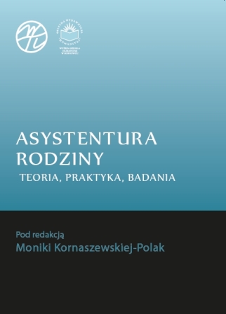 Okładka książki „Asystentura rodziny. Teoria, praktyka, badania” pod redakcją Moniki Kornaszewskiej-Polak. Górna część ma gradientowe tło przechodzące od jasnego do ciemniejszego odcienia niebieskiego, z umieszczonym tytułem w białej czcionce. W dolnej części znajduje się czarny pas z informacją o redakcji naukowej. Projekt okładki ma prostą, stonowaną formę podkreślającą akademicki charakter publikacji.