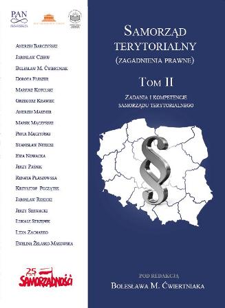 Okładka książki „Samorząd terytorialny (zagadnienia prawne). Tom II. Zadania i kompetencje samorządu terytorialnego” pod redakcją Bolesława M. Ćwiertniaka. Projekt utrzymany jest w granatowo-białej kolorystyce. W centralnej części znajduje się grafika przedstawiająca mapę Polski z zaznaczonym podziałem administracyjnym oraz symbol paragrafu, który nawiązuje do prawnego charakteru publikacji. Po lewej stronie umieszczono listę współautorów, natomiast w górnej części znajdują się logotypy instytucji związanych z wydaniem książki. W dolnej części okładki widnieje informacja o redaktorze naukowym.