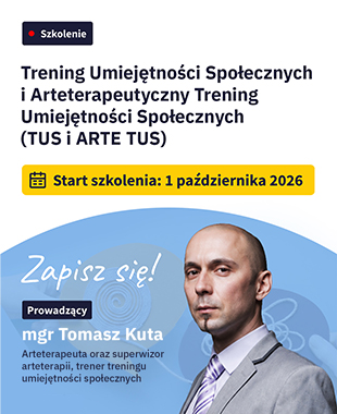 Grafika promująca szkolenie „Trening Umiejętności Społecznych i Arteterapeutyczny Trening Umiejętności Społecznych (TUS i ARTE TUS)”. Widoczne są informacje o starcie szkolenia 1 października 2026 r., prowadzącym mgr. Tomaszu Kucie oraz jego zdjęcie na tle niebieskiej grafiki.
