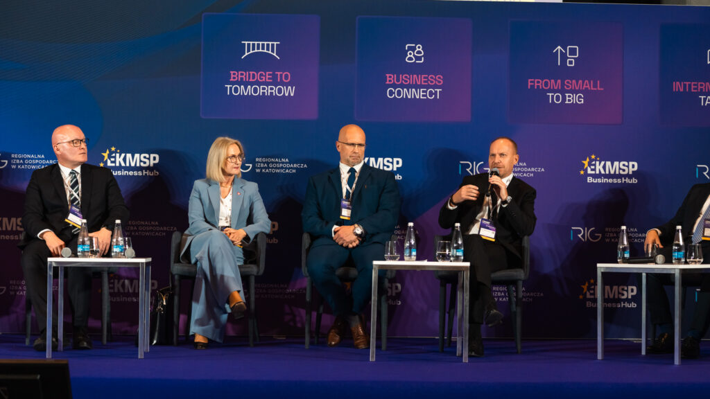 Rektor Akademii Humanitas dr Mariusz Lekston zabiera głos podczas panelu dyskusyjnego na 16. Europejskim Kongresie MŚP w Katowicach.