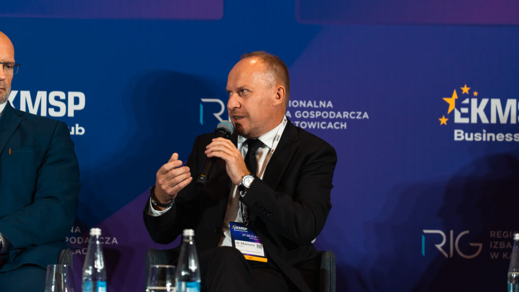 Rektor Akademii Humanitas dr Mariusz Lekston wypowiada się podczas dyskusji panelowej na Europejskim Kongresie MŚP.